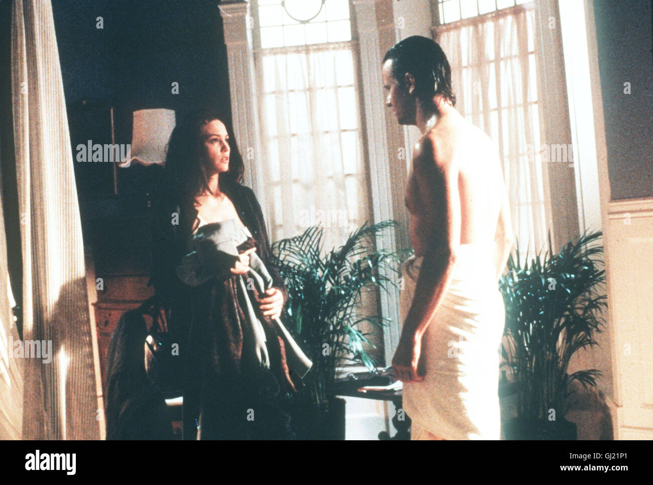 KNIGHT MOVES - EIN SPIEL- MÖRDERISCHES Schachgroßmeister als CHRISTOPHER LAMBERT Peter Sandersen, während eines Turniers dem ein offenbar Ein ganz besonderes Killer wahnsinniger Spiel aufzwingen... Voir mit Diane Lane Regie : Carl Schenkel aka. Kight se déplace Banque D'Images