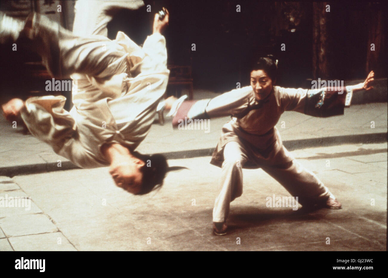 DIE 73. OSCAR - VERLEIHUNG Et le gagnant est... Bester fremdsprachiger TIGRE & DRAGON Film ' '. Ang Lee Martial-Arts-Film erhielt außerdem noch einen Oscar für die beste Kamera (Peter Pau). Voir aus 'Tigre et Dragon' mit ZANG ZIYI und Michelle Yeoh. 1486 Banque D'Images