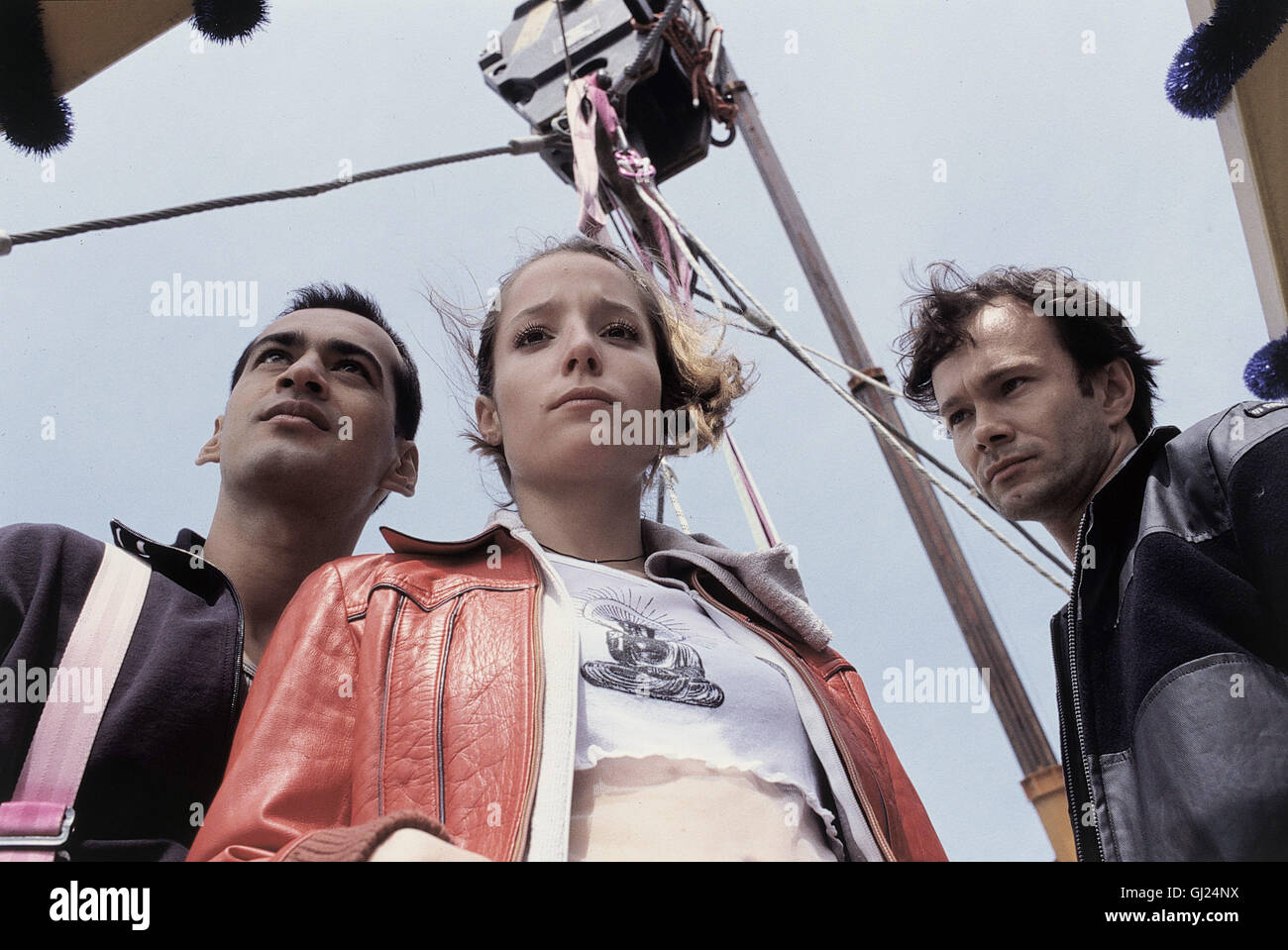 SOKO 5113 Folge : Todessprung Bungee-Point : Das Aufregung suis Cheergirl Dolly stürzt in den Tod. Marius sollte eigentlich der DJ als erster springen. Voir vor dem Sprung : Marius (SASCHA ZAGLAUER), Sara (JANA LEIPZIGER)und Disco-Besitzer Jab König (THOMAS REISINGER) Régie : Peter Adam aka. Todessprung Banque D'Images