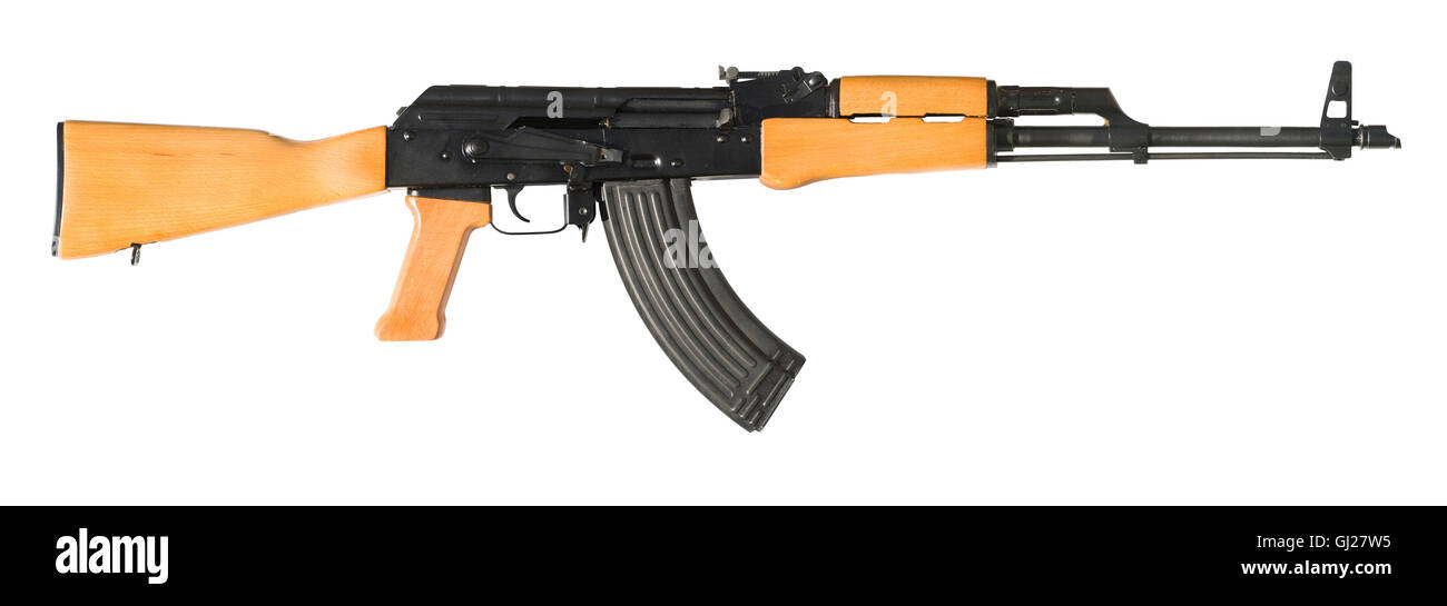 Un détail d'un AK-47 (Avtomat Kalashnikova) sévit d'assaut Kalachnikov sur blanc. Un chemin de détourage est inclus pour faciliter l'isolement. Banque D'Images