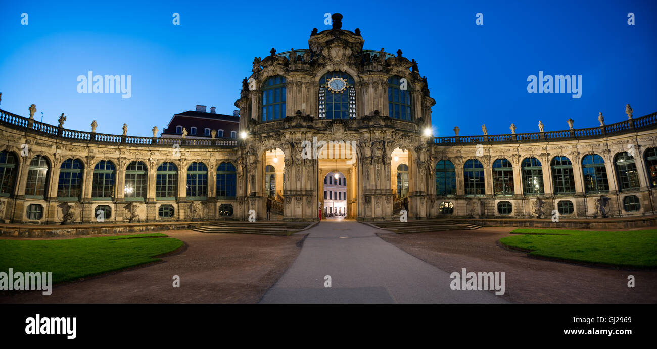 Nuit Panorama de Zwinger Palace. Dresde. Allemagne Banque D'Images