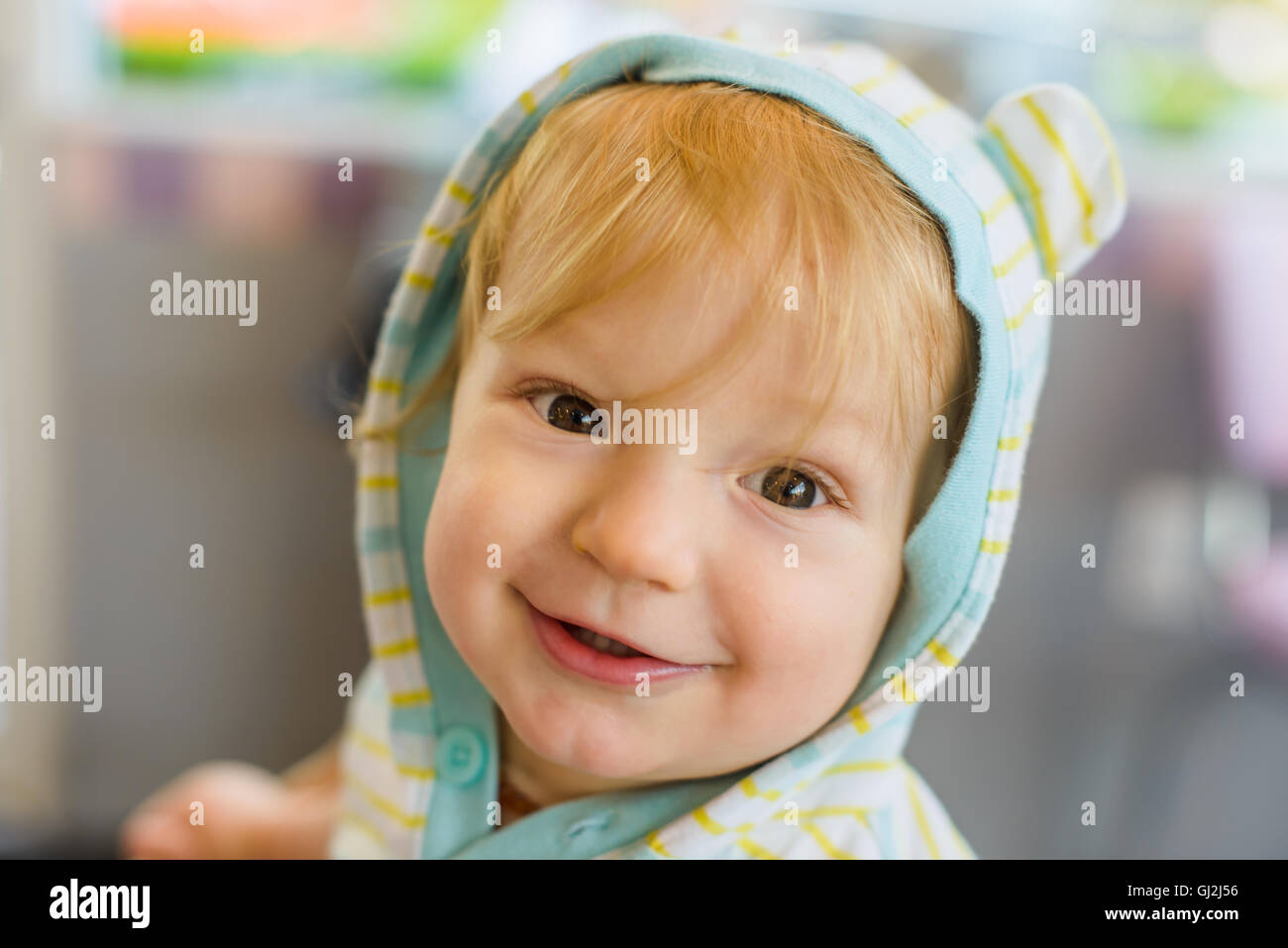 Portrait of baby boy smiling at camera Banque D'Images