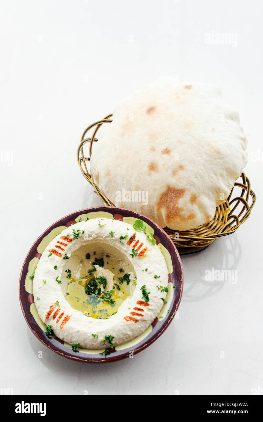 L'hummus moyen-orientale houmous dip de pois chiches meze mezze starter set de cuisine Snack Banque D'Images