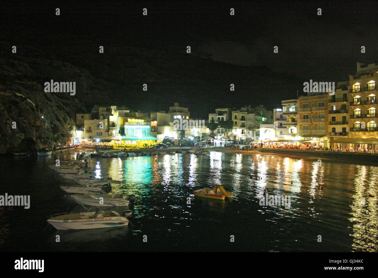 Xlendi Bay dans la nuit Banque D'Images