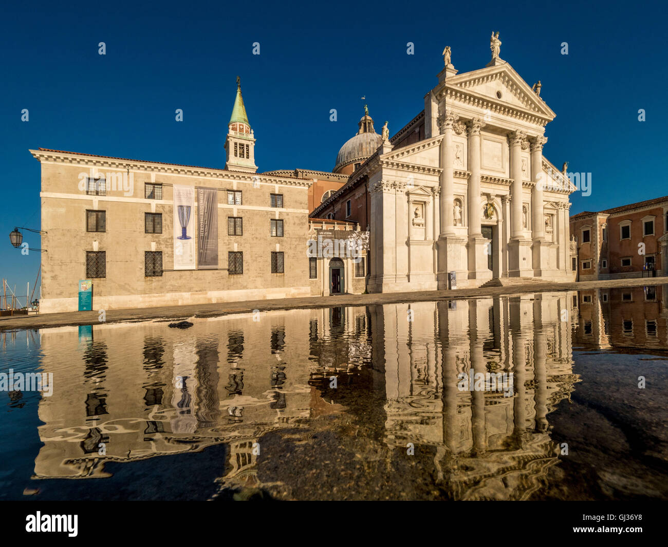 D'Istrie blanche en façade de l'église de San Giorgio Maggiore, sur l'île du même nom, Venise, Italie. Banque D'Images