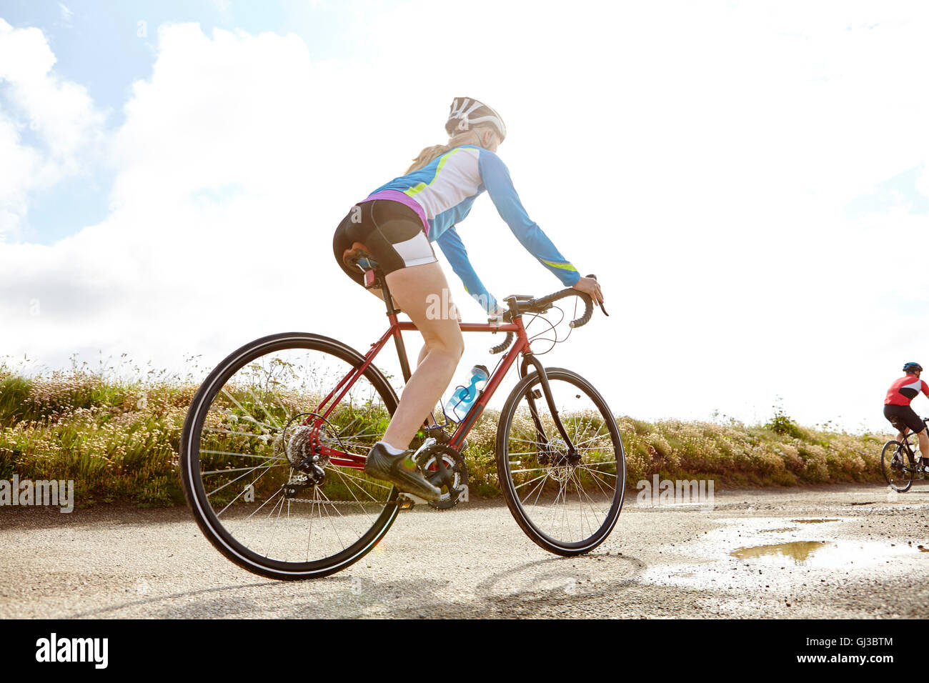 Circonscription cycliste sur route de campagne Banque D'Images