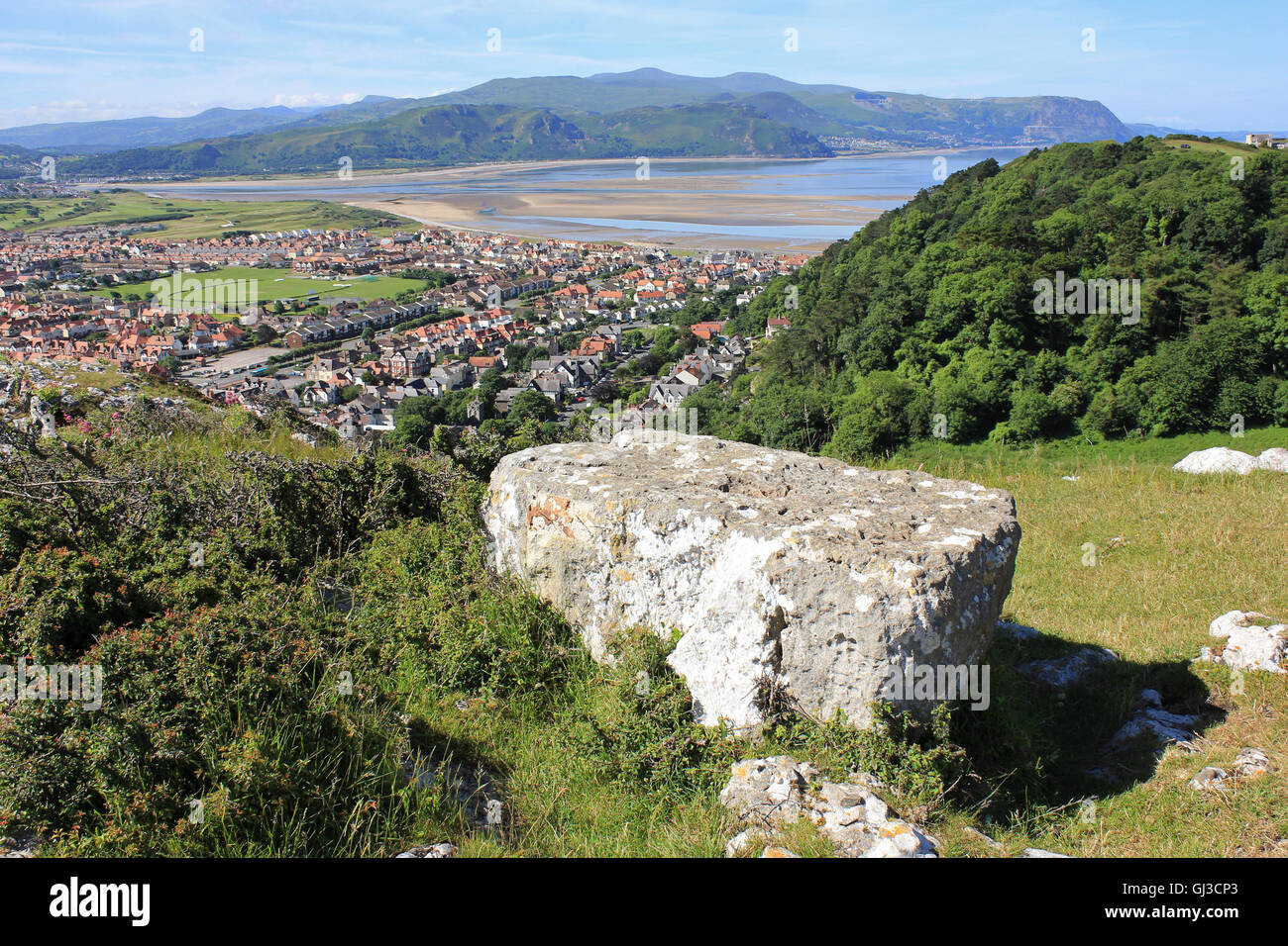 L 'Rocking Stone' 'Maen Sigl' sur le Great Orme, surplombant Llandudno West Shore Beach Banque D'Images