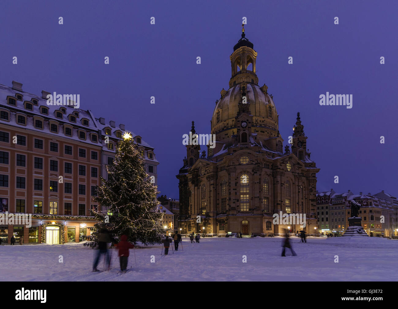 La place Neumarkt Dresden : et l'église Frauenkirche dans la neige à Noël, l'Allemagne, Sachsen, Texas, United States Banque D'Images