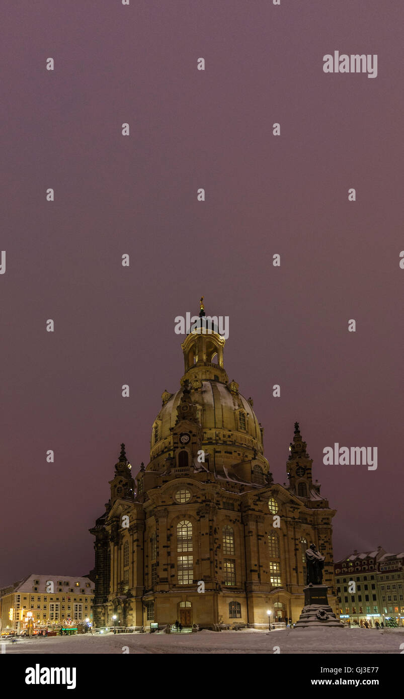 La place Neumarkt Dresden : et l'église Frauenkirche dans la neige à Noël, l'Allemagne, Sachsen, Texas, United States Banque D'Images
