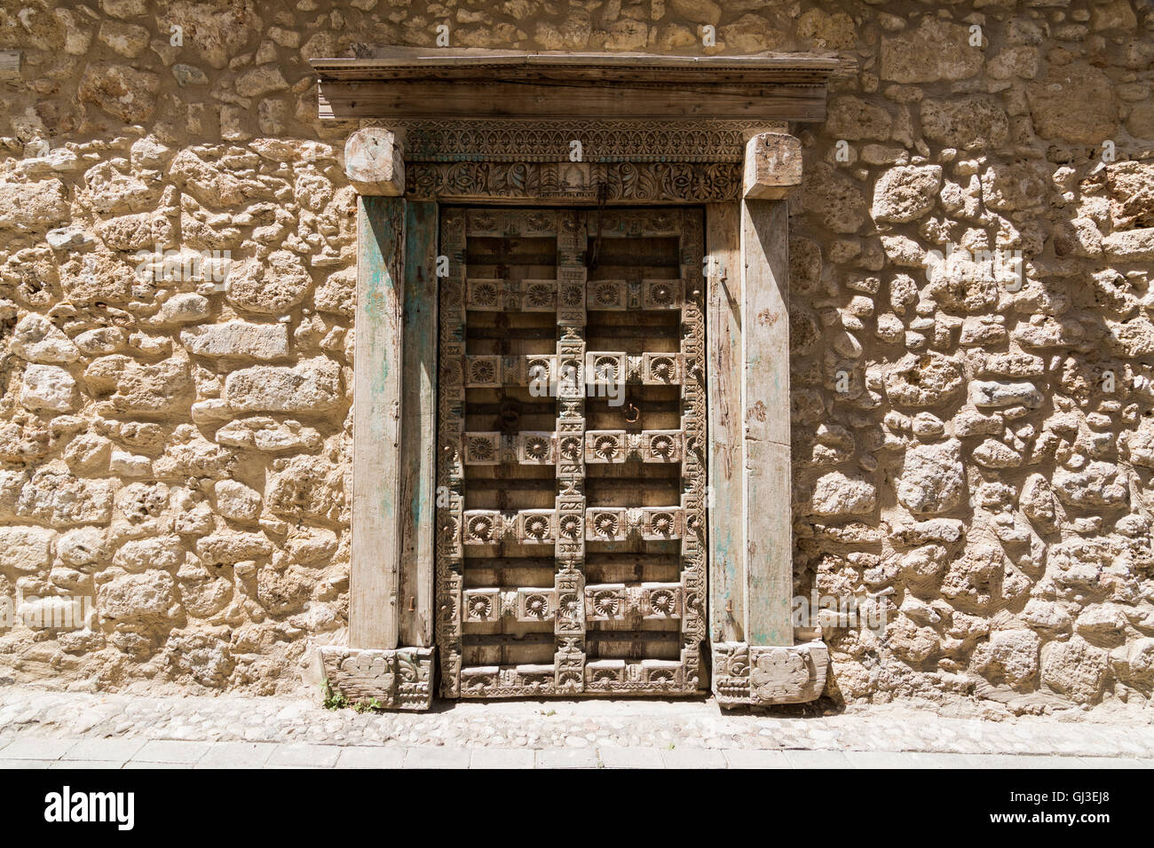 Portes en bois ancienne à Kyrenia, Chypre du Nord Banque D'Images