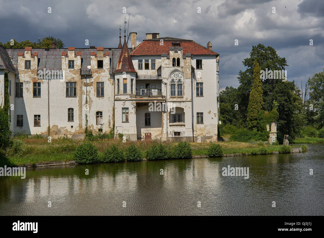 Palais abandonné dans Güttmannsdorf Dobrocin Basse Silésie Pologne Banque D'Images