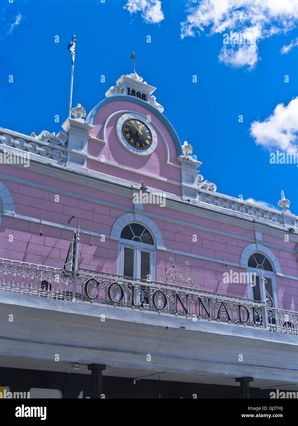 dh Bridgetown BARBADE CARIBBEAN Colonnade centre commercial Victorian Colonial Caribbean magasins construisant l'architecture de l'horloge Banque D'Images