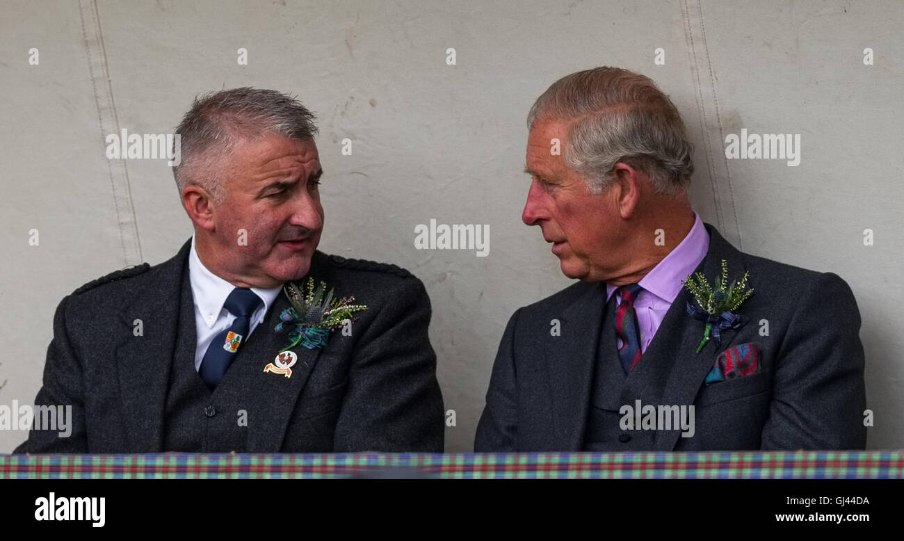 Ballater, dans l'Aberdeenshire, Ecosse, Royaume-Uni. 11 août 2016. C'est Charles prince de Galles et duc de Rothesay à Ballater Jeux. Banque D'Images