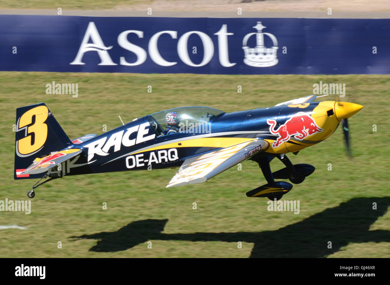 2016 Red Bull Air Race Series a lieu dans l'arène du Royal Ascot Racecourse Banque D'Images