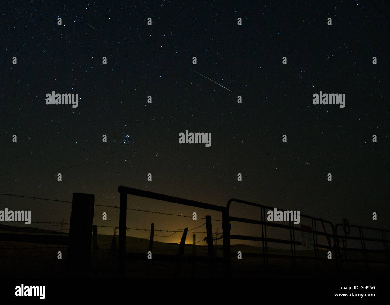 Knights Ferry, CA, USA. 12Th Aug 2016. Les Perséides a culminé hier soir, 11 août 2016, donnant en Californie météo à un spectacle. © Marty Bicek/ZUMA/Alamy Fil Live News Banque D'Images