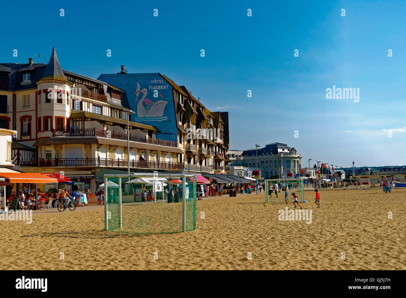 Plage De Trouville Sur Mer Deauville Normandie France