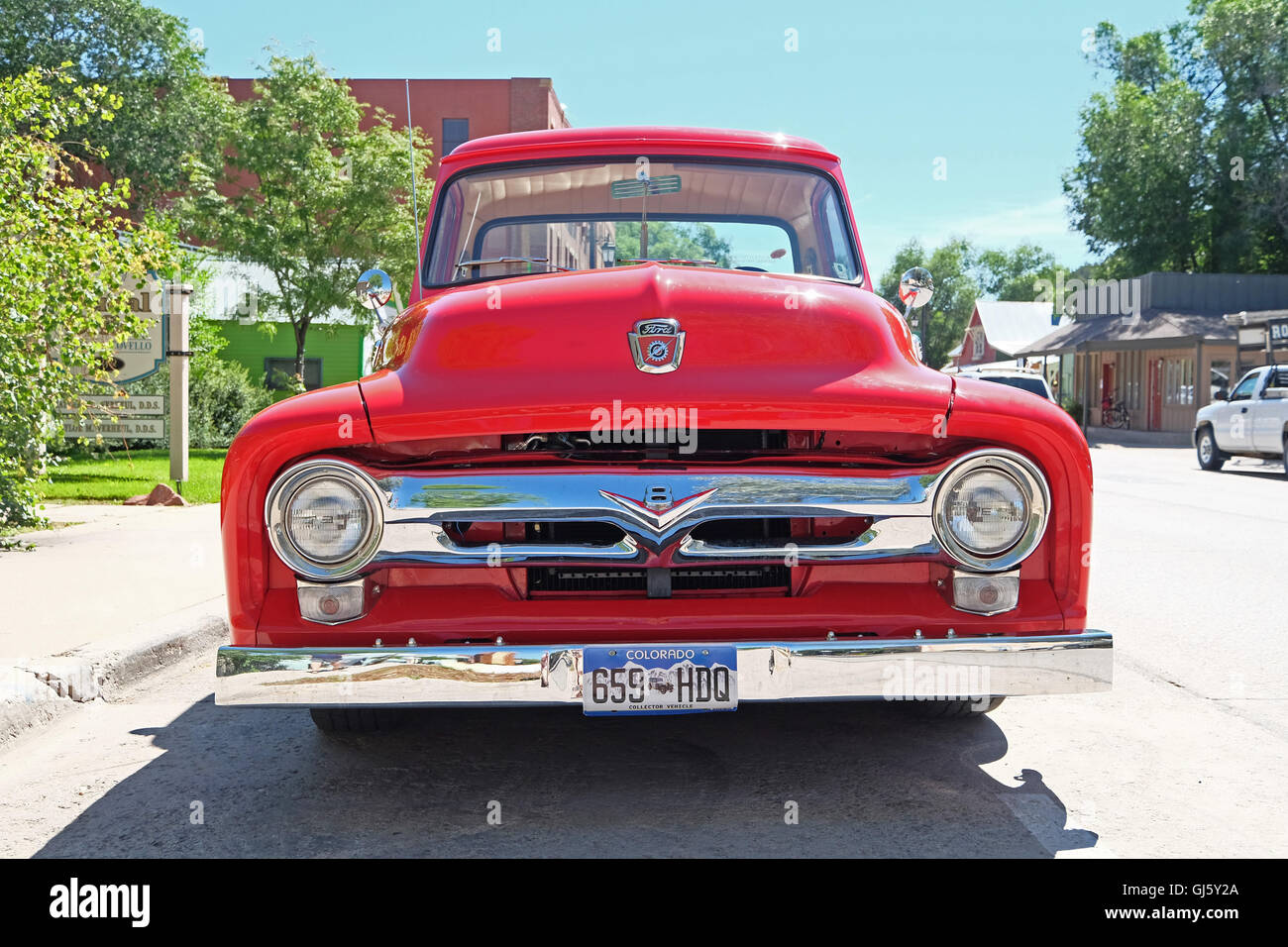 Rouge lumineux Vintage Ford F100 pick-up Truck Banque D'Images