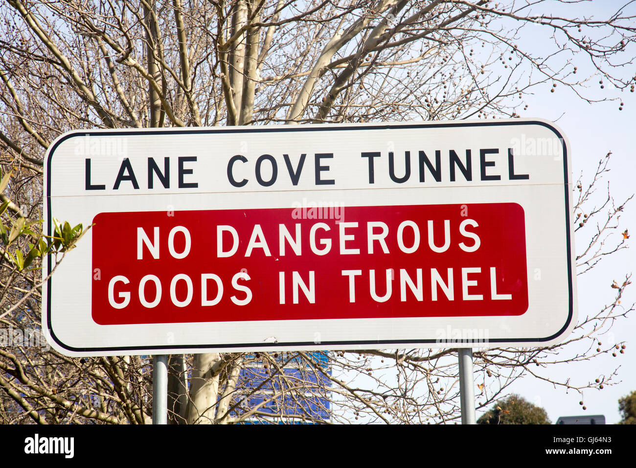 Lane Cove Tunnel dans Sydney road sign interdisant les marchandises dangereuses, Australie Banque D'Images