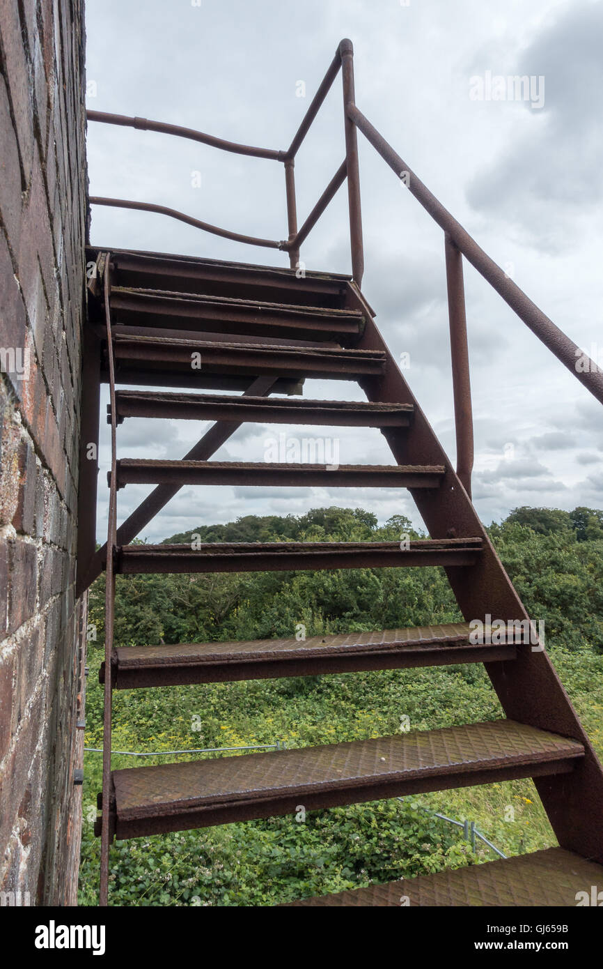 Tour de contrôle à l'abandon RAF Coleby Grange, Lincolnshire. Le champ de l'air a été utilisé pendant la Seconde Guerre mondiale et la guerre froide. Banque D'Images