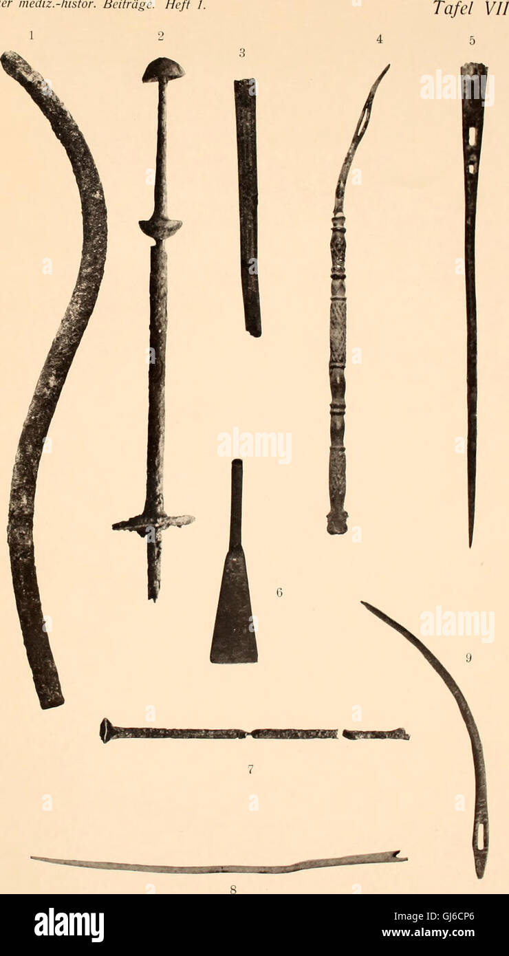 Ce travail de 1912 examine les instruments chirurgicaux des civilisations anciennes, offrant un aperçu des outils utilisés dans la médecine précoce et les pratiques chirurgicales. Banque D'Images