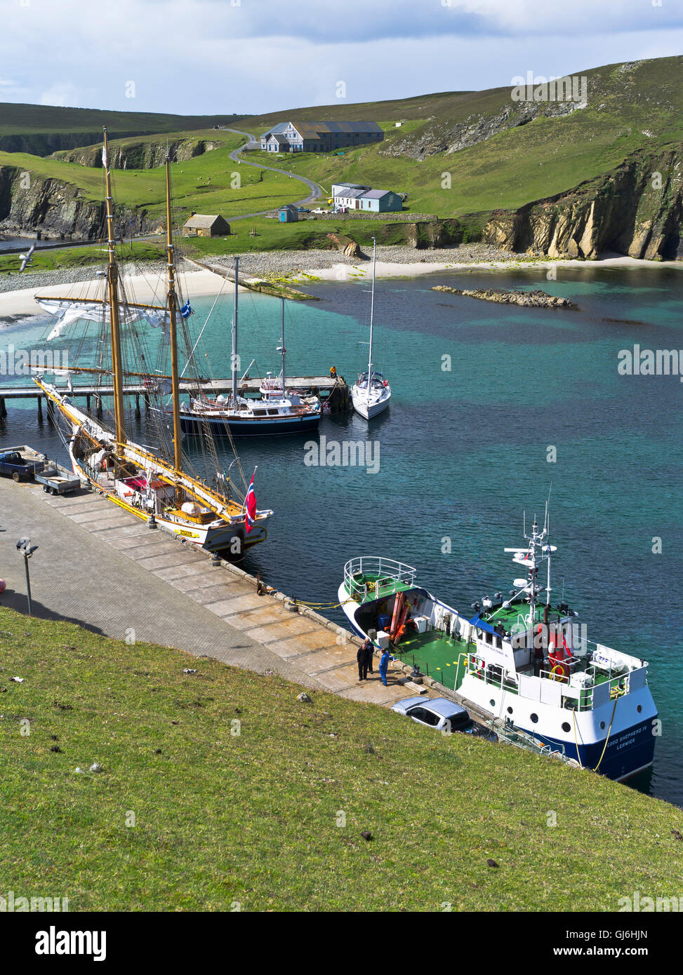 dh Good Shepherd IV NORTH HAVEN HARBOUR FAIR ISLE ECOSSE Ferry de l'île Tall bateau de poste yachts Banque D'Images