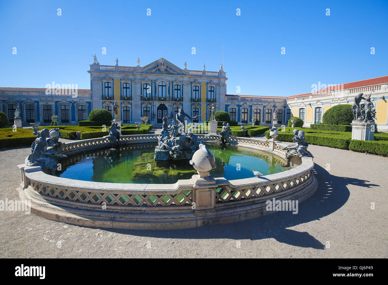 Fontaine au Palais de Queluz, un palais du xviiie siècle dans la municipalité de Sintra, District de Lisbonne. Banque D'Images