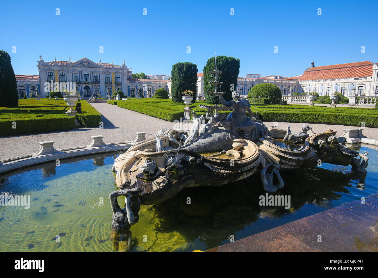 Fontaine au Palais de Queluz, un palais du xviiie siècle dans la municipalité de Sintra, District de Lisbonne. Banque D'Images