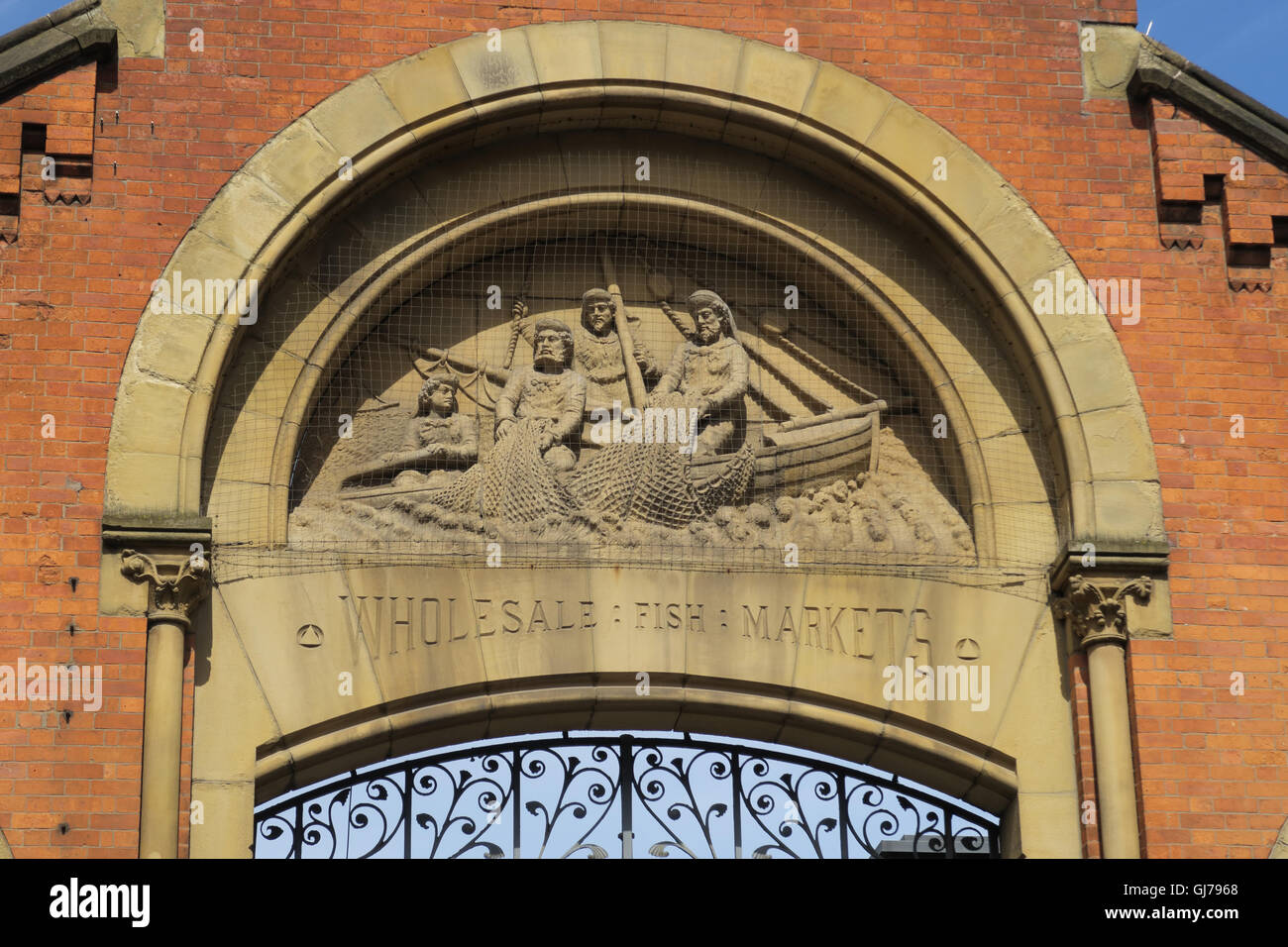 Les anciens marchés Smithfield figures sculptées,centre de Manchester, Angleterre, Royaume-Uni -navires &Poisson Banque D'Images