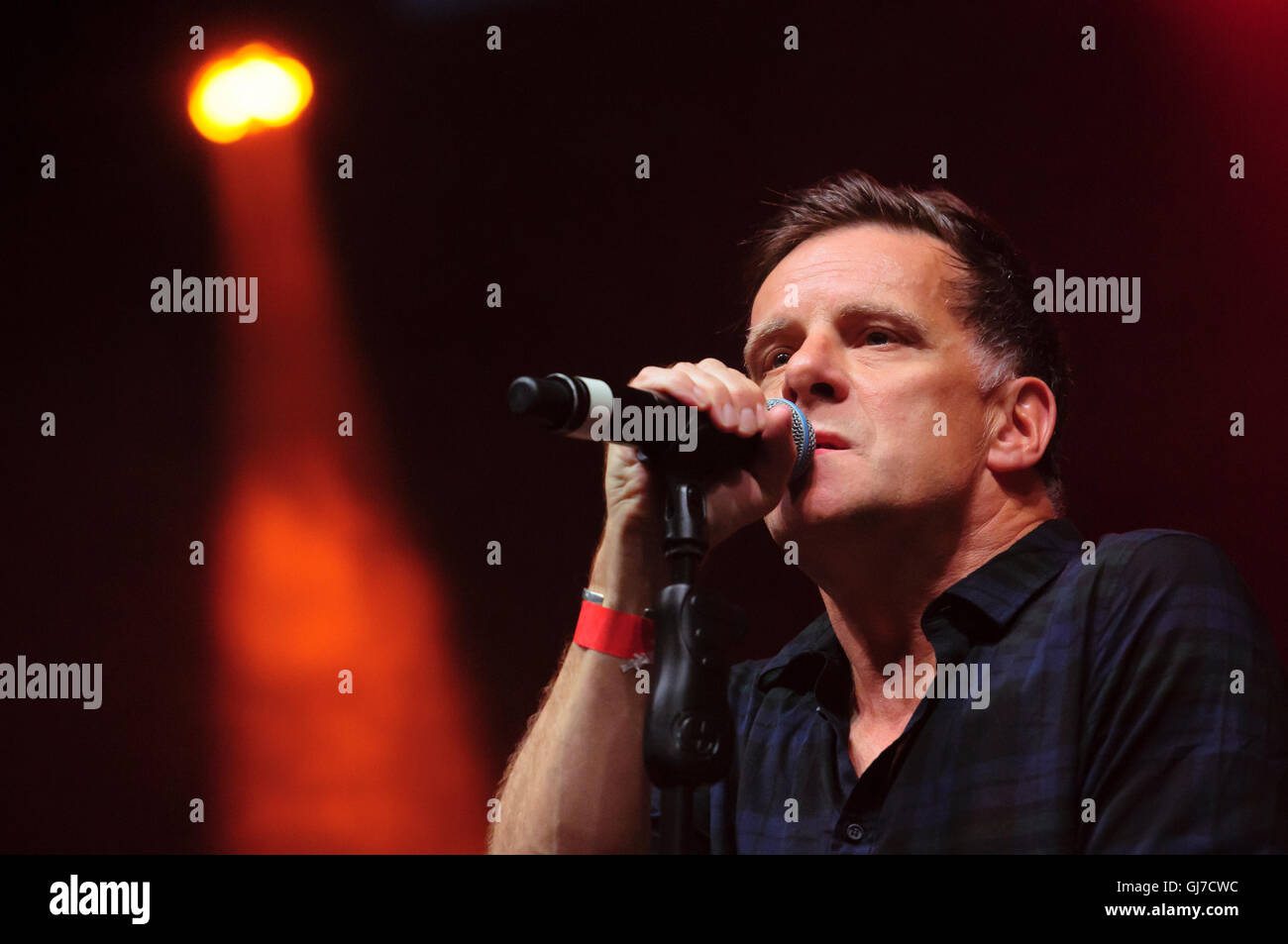 Belfast, Irlande du Nord. 13 Aug 2016 - chanteur Ricky Ross, du groupe Écossais Deacon Blue à Feile une Phobail Banque D'Images