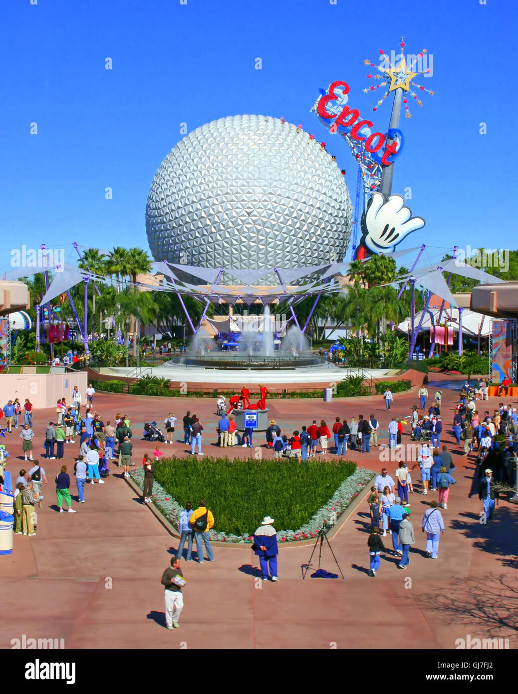 Orlando, Floride, USA. Janvier 31th, 2006. Vue d'Epcot y compris de Spaceship Earth le monorail Banque D'Images