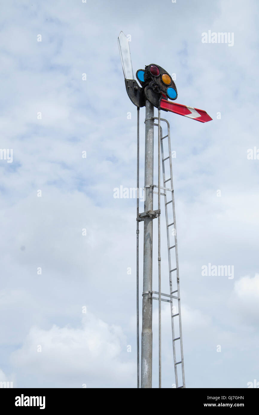 Railroad signal signal sémaphore avec bras Banque D'Images