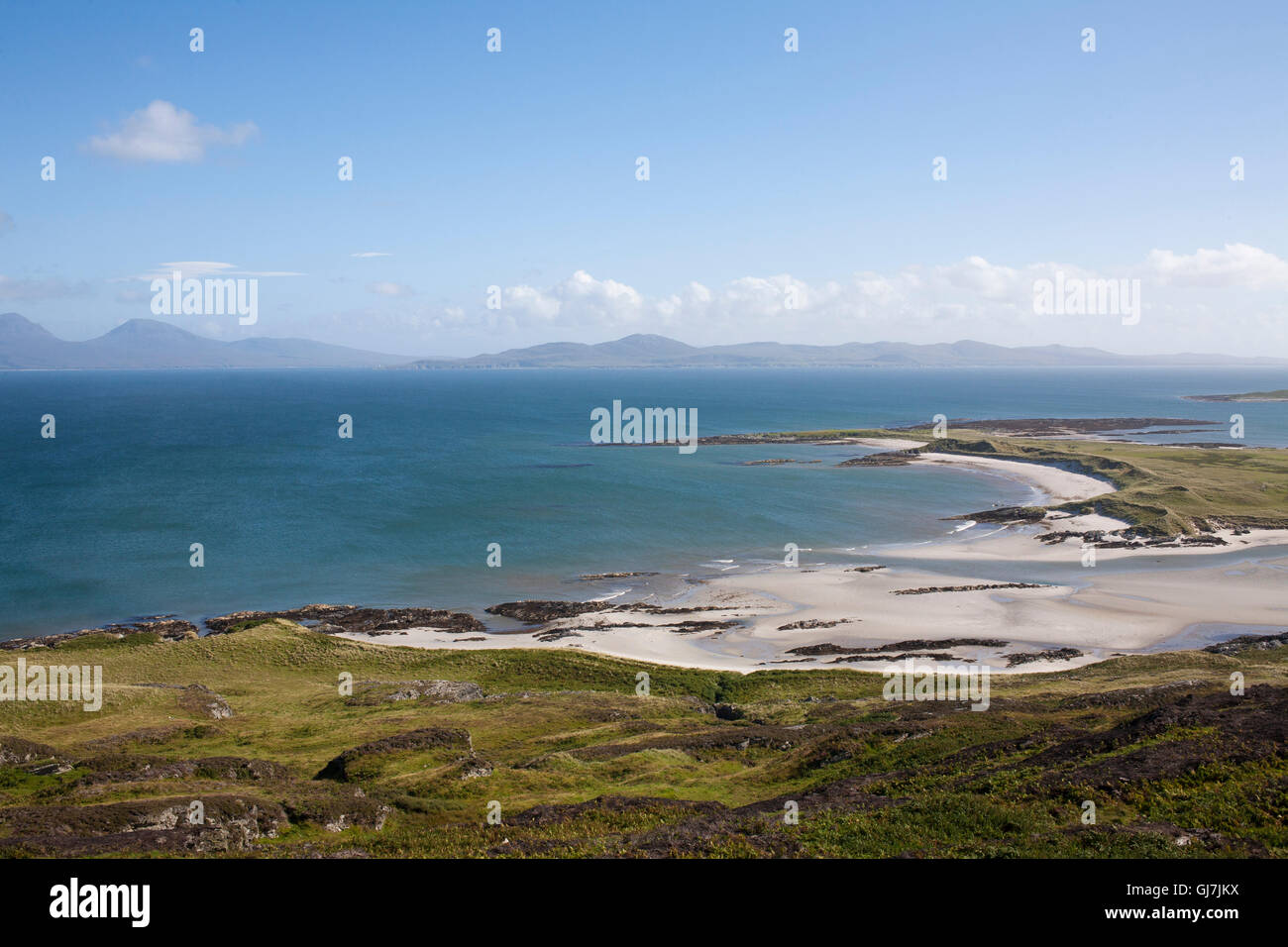 L'interdiction sur les plages Rubha Colonsay et Oransay dans les Hébrides intérieures, de l'Écosse. Jura et Islay peut être vu dans la distance. Banque D'Images