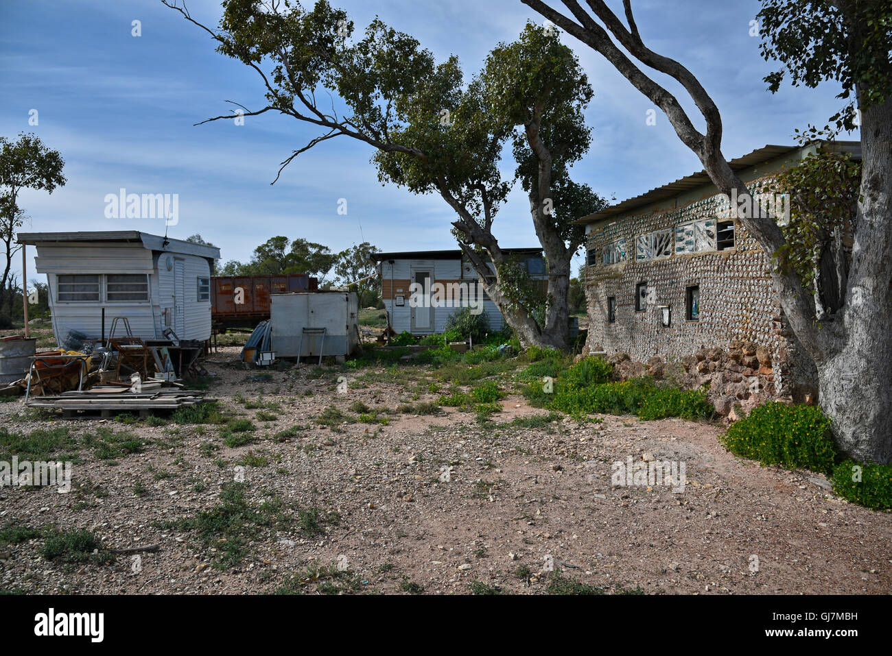 Maison de la bière peuvent créé à partir de canettes de bière et des bouteilles comme un camp minier de Lightning Ridge, une ville minière de l'opale dans l'arrière-pays australien Banque D'Images