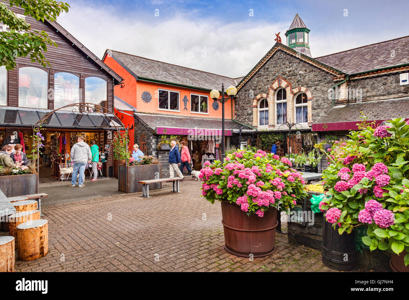Shopping à la Gare, Betws-Y-coed, Conwy, Parc National de Snowdonia, Pays de Galles, Royaume-Uni Banque D'Images