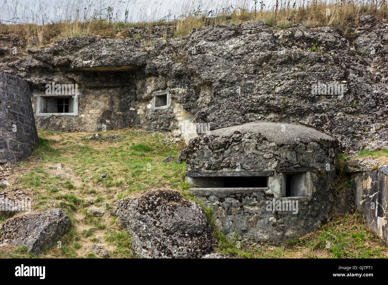 Échappatoires / meurtrières de la Première Guerre mondiale, un fort de Douaumont, Lorraine, bataille de Verdun, France Banque D'Images