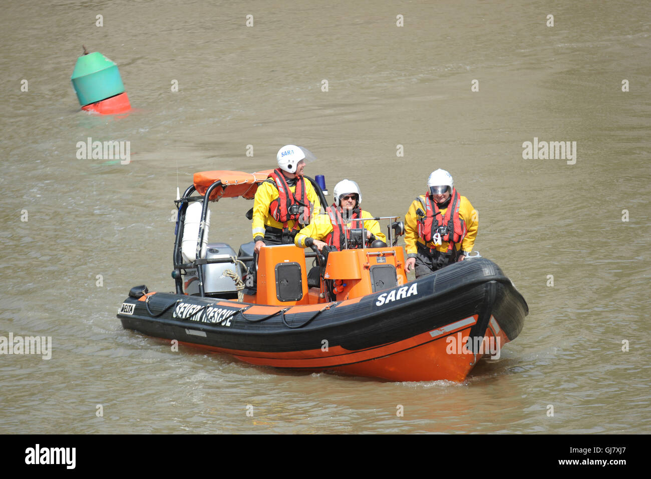 Severn Salon Rescue Association SARA Lifeboat exercice sur la rivière Wye à Chepstow Wales UK Banque D'Images