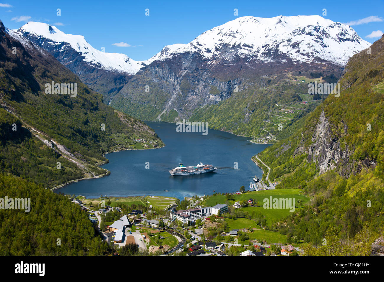 Geirangerfjord, bateau de croisière, fjord, montagnes, Romsdal, Norvège, Europe Banque D'Images