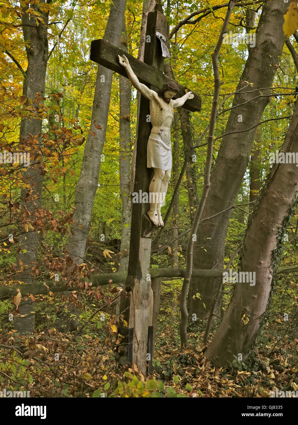 Allemagne, automne, crucifix, Origami, sentier de l'abbaye Andechs Banque D'Images