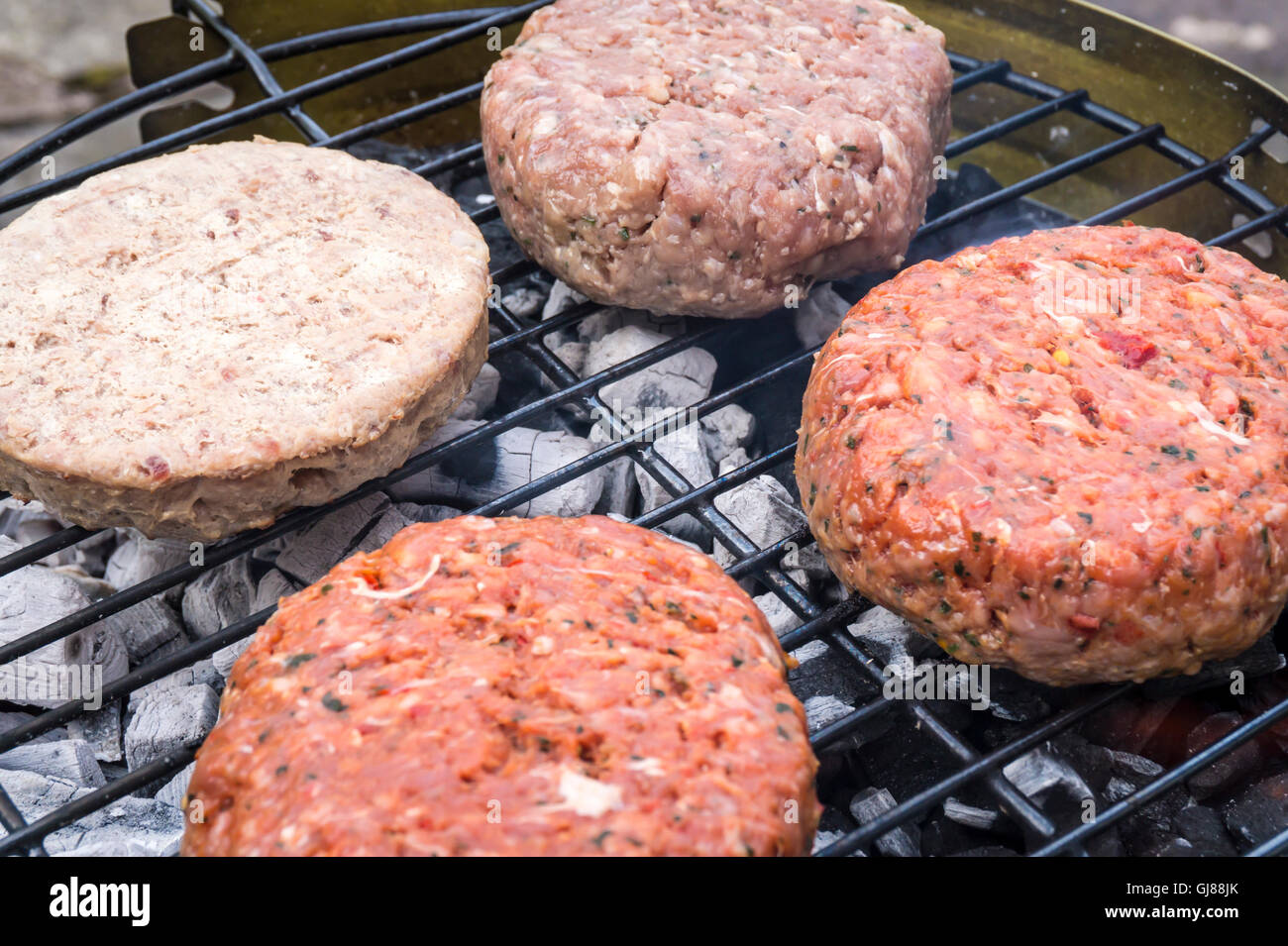 La viande sur un gril de barbecue Banque D'Images