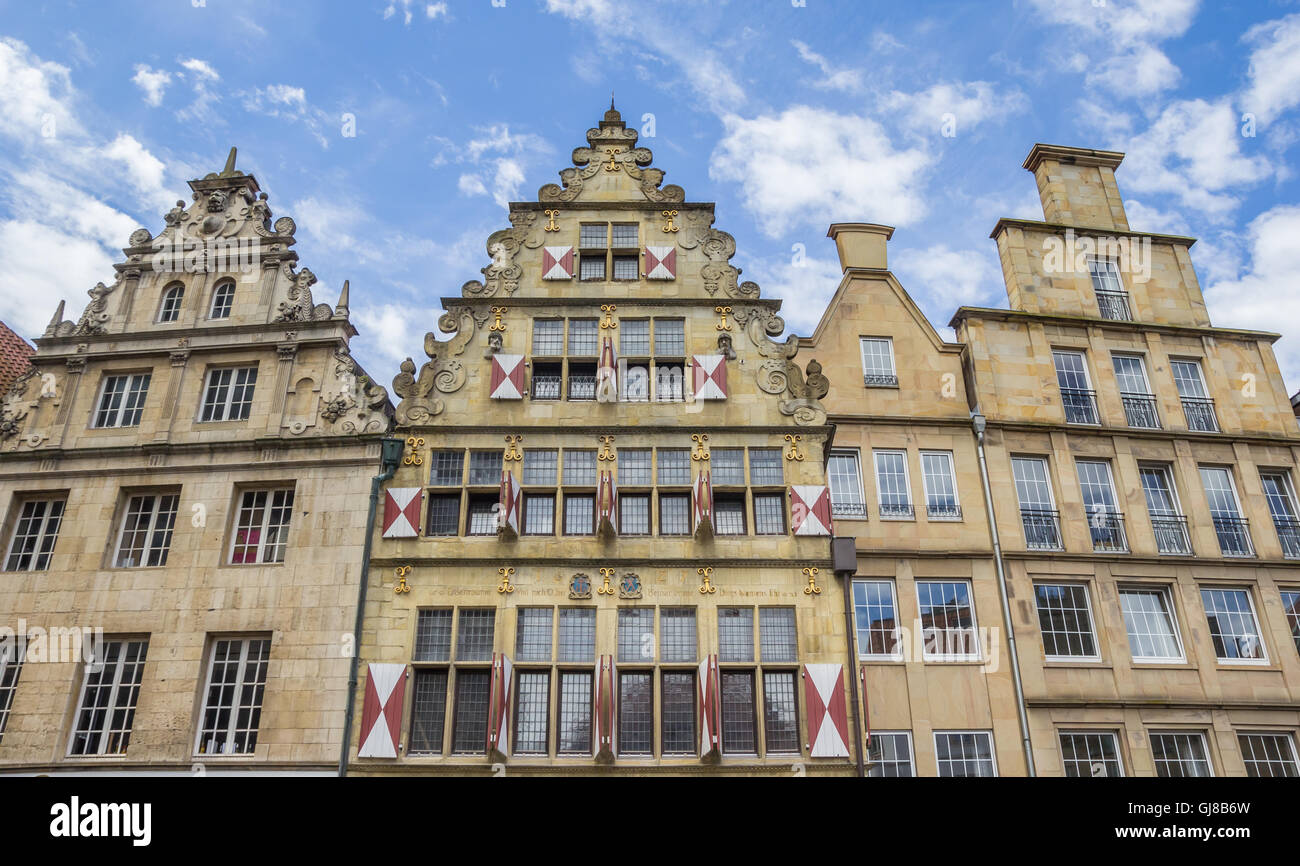 Maisons anciennes avec des blinds dans le centre historique de Münster, Allemagne Banque D'Images