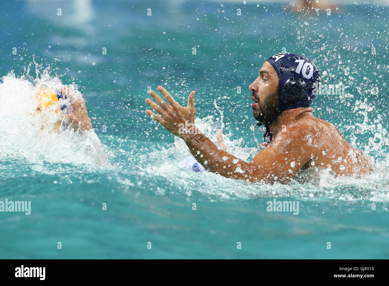 RIO DE JANEIRO, RJ - 12.08.2016 : JEUX OLYMPIQUES 2016 Water-polo - Felipe Perrone (BRA) dans le match entre le Brésil et la Grèce dans la phase préliminaire de la Water-polo aux Jeux Olympiques de Rio 2016 qui a eu lieu au Centre Aquatique Maria Lenk NON DISPONIBLE POUR L'ATTRIBUTION DE LICENCES EN CHINE (Photo : André Chaco/Fotoarena) Banque D'Images
