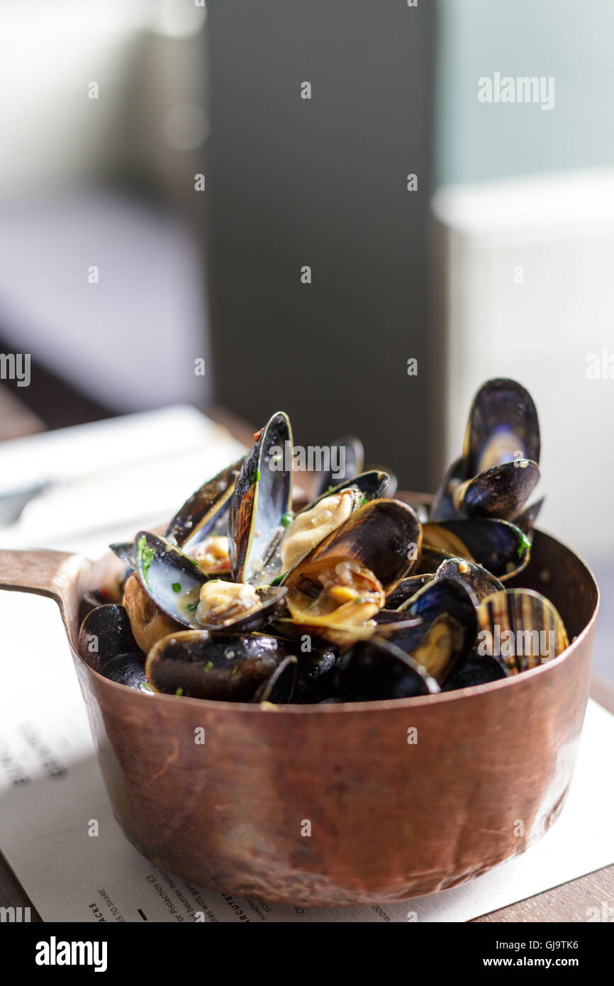 Moules marinière moules pour le déjeuner Banque D'Images