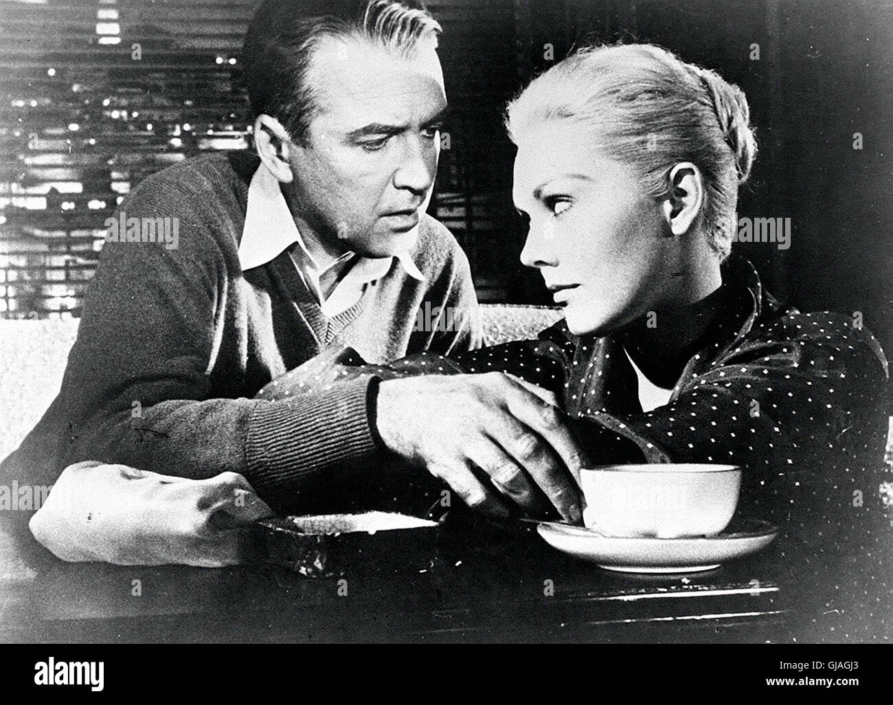 VERTIGO AUS DEM REICH DER TOTEN- Ferguson (JAMES STEWART) ist von der schönen Judy Barton (KIM NOVAK) fasziniert. Er nicht ahnt, était de la NHI, als erwartet er versucht, sie für sich zu gewinnen... Regie : Alfred Hitchcock aka. Vertigo Banque D'Images