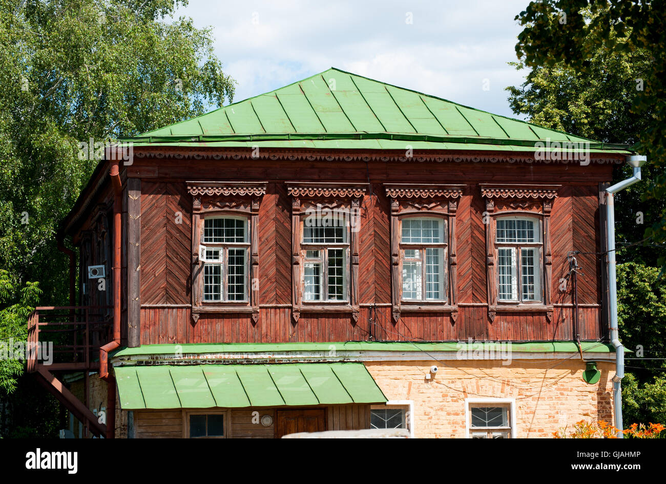 Point de vue intéressant sur la vieille maison de bois traditionnelle à Ryazan, Russie Banque D'Images