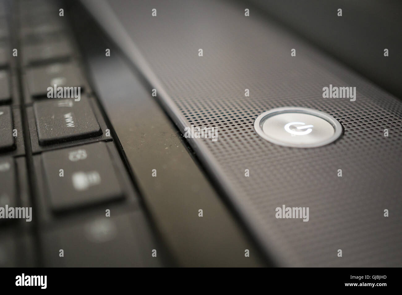 Clavier ordinateur portable montrant le bouton d'alimentation et le président de bord Banque D'Images