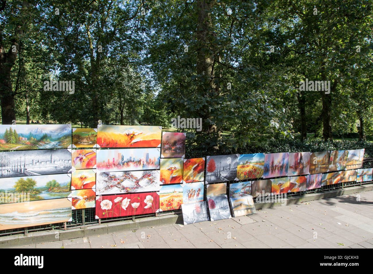 Bayswater Road Artistes en plein air le dimanche pour exposition d'art au centre de Londres Banque D'Images