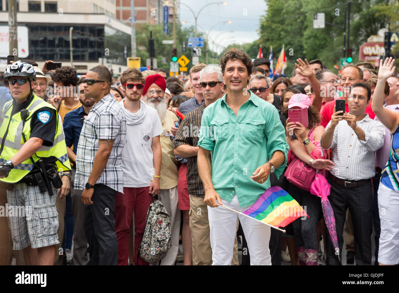 Montréal, Canada. 14 août, 2016. Le premier ministre du Canada, Justin Trudeau prend part au défilé de la fierté Montréal. Crédit : Marc Bruxelles/Alamy Live News Banque D'Images