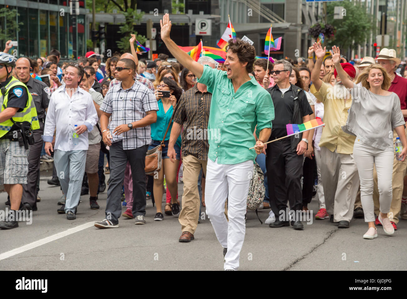 Montréal, Canada. 14 août, 2016. Le premier ministre du Canada, Justin Trudeau prend part au défilé de la fierté Montréal. Crédit : Marc Bruxelles/Alamy Live News Banque D'Images