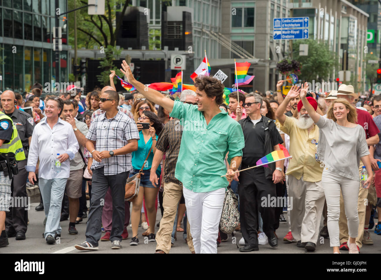 Montréal, Canada. 14 août, 2016. Le premier ministre du Canada, Justin Trudeau prend part au défilé de la fierté Montréal. Crédit : Marc Bruxelles/Alamy Live News Banque D'Images