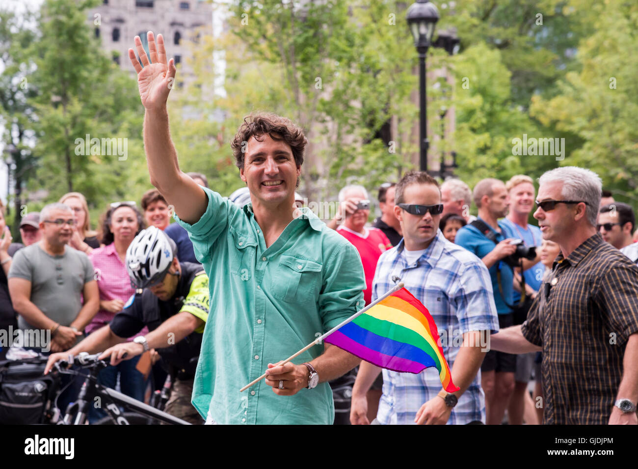 Montréal, Canada. 14 août, 2016. Le premier ministre du Canada, Justin Trudeau prend part au défilé de la fierté Montréal. Crédit : Marc Bruxelles/Alamy Live News Banque D'Images